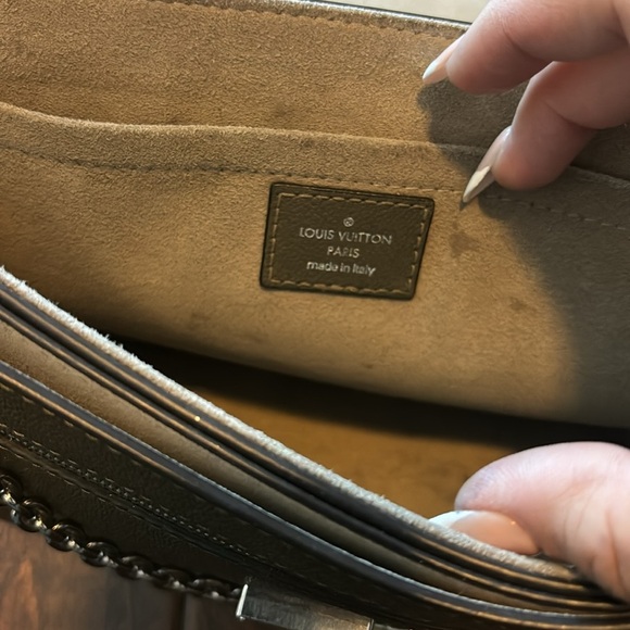 LOUIS VUITTON | LV | Very Calfskin Leather Saddle Shoulder Bag Khaki Green Purse - Picture 4 of 8